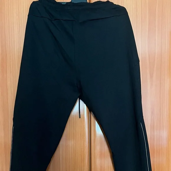 BOSS set, new with tag, black in size S